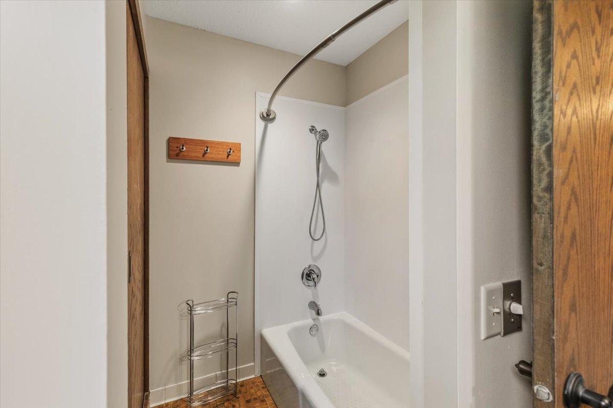 With tub/shower