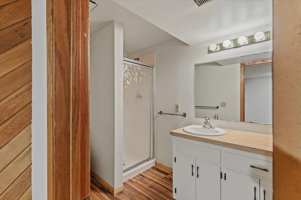 Lower 3/4 bath