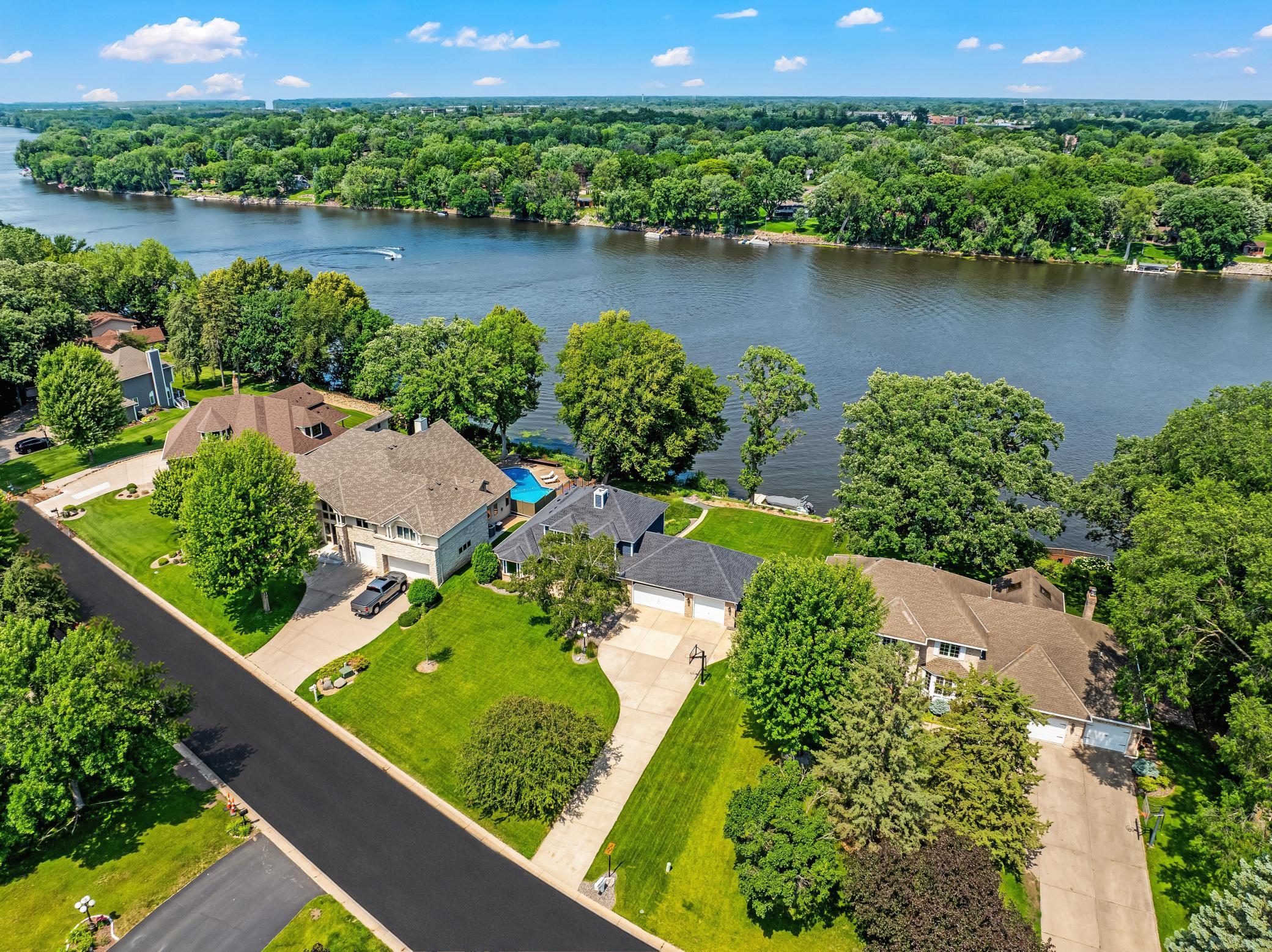 Bike or boat to Mississippi Crossings and enjoy dinner at Char Blu or boat up the Rum River and dock in downtown Anoka for an afternoon of free concerts at the Riverfront Memorial Park.