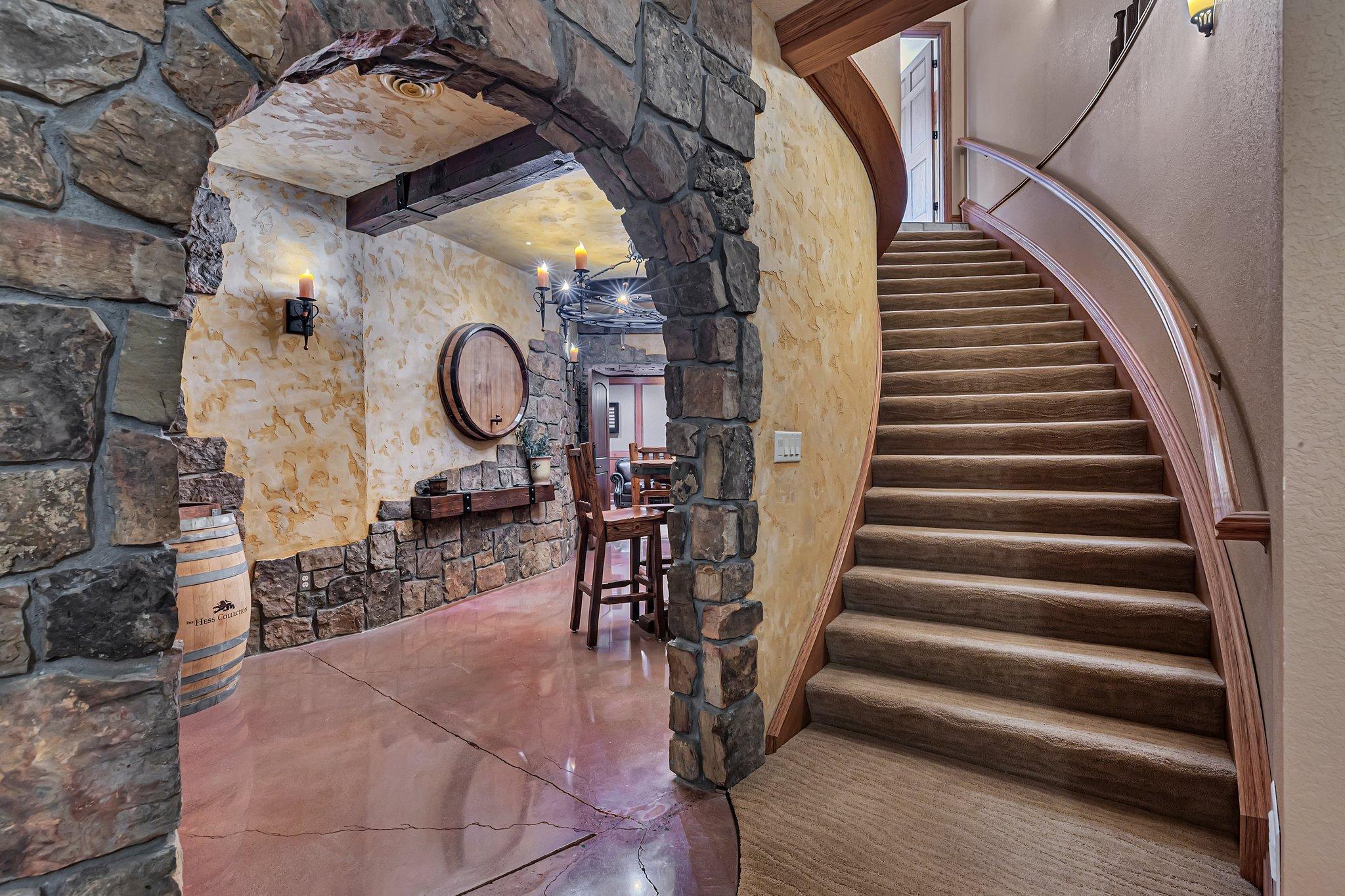 Enter the wine tasting room!