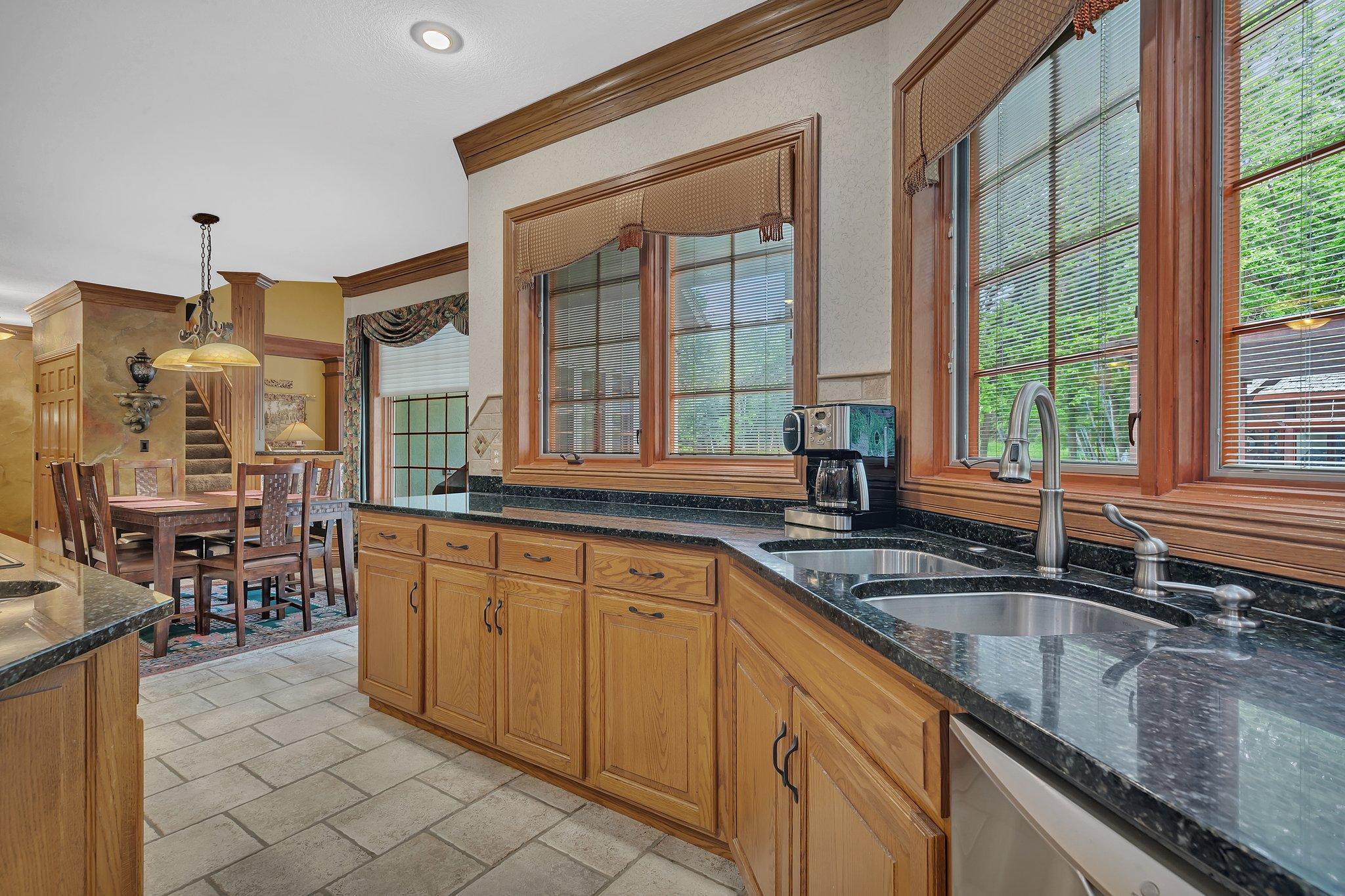 Lots and Lots of cabinet space here