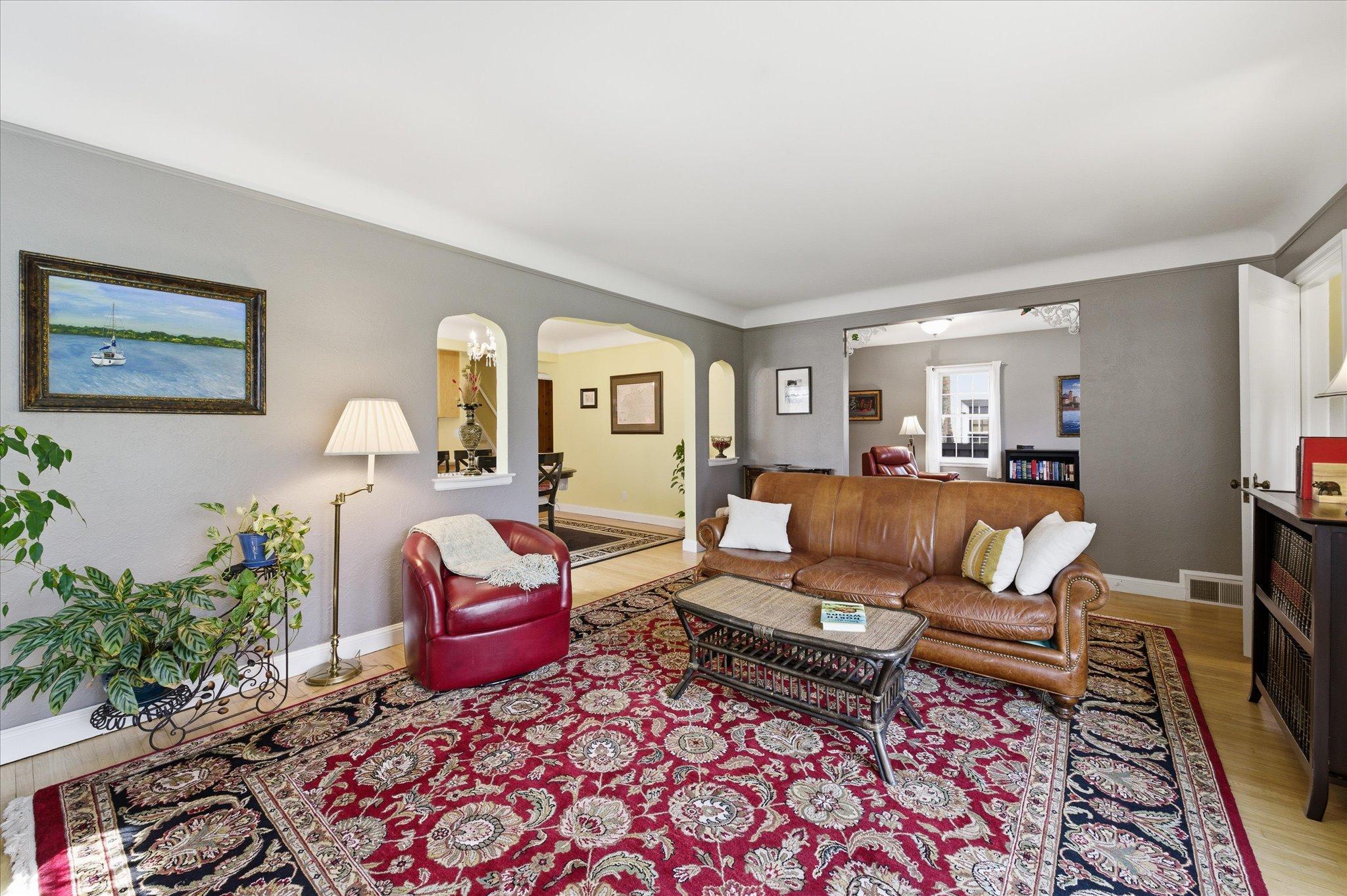 09-5216 Logan Ave S [2958851]- 009.jpg