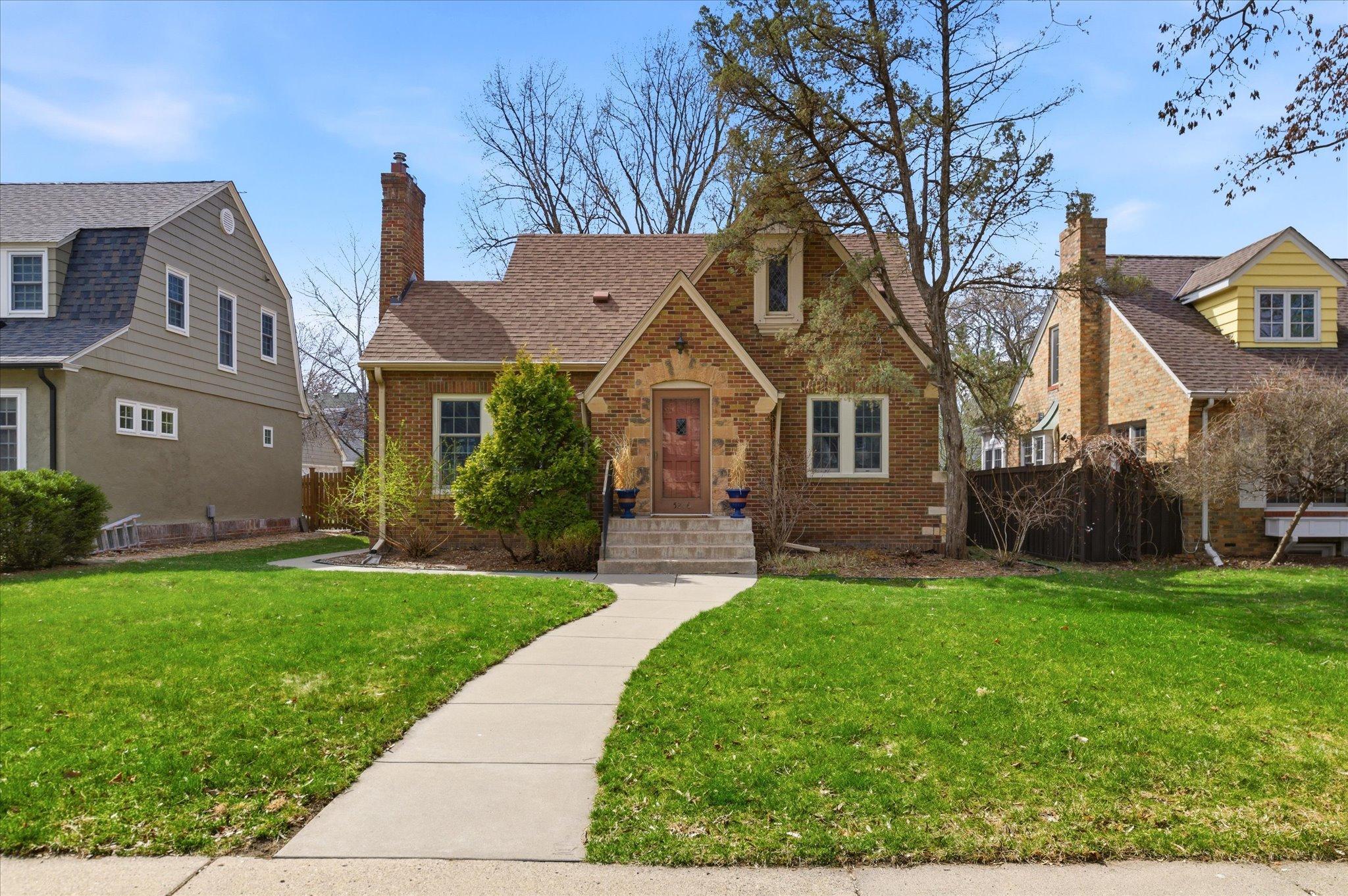 01-5216 Logan Ave S [2958851]- 001.jpg