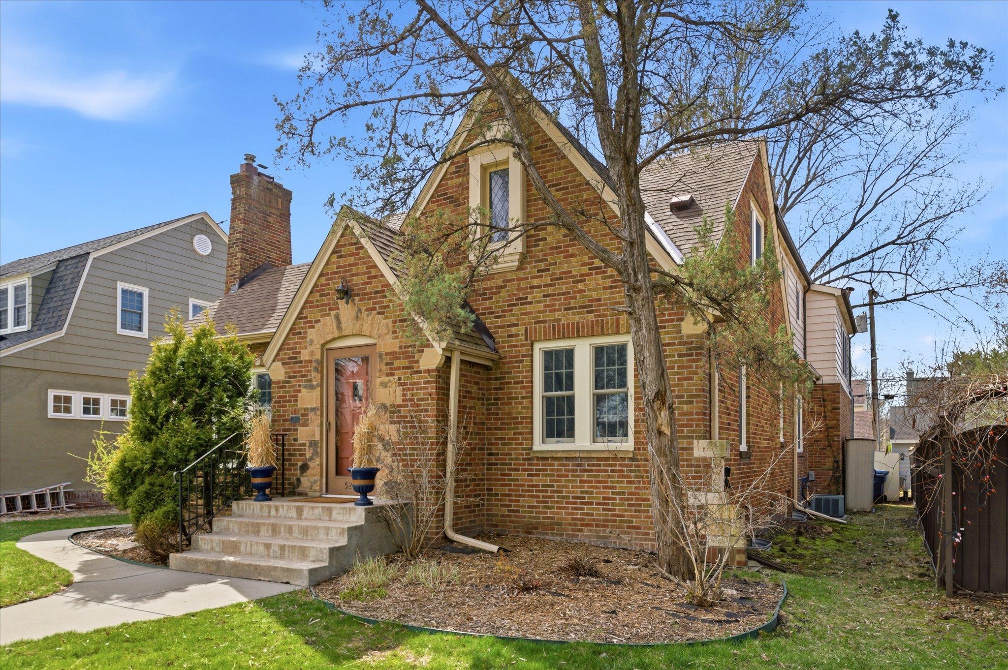 03-5216 Logan Ave S [2958851]- 003.jpg