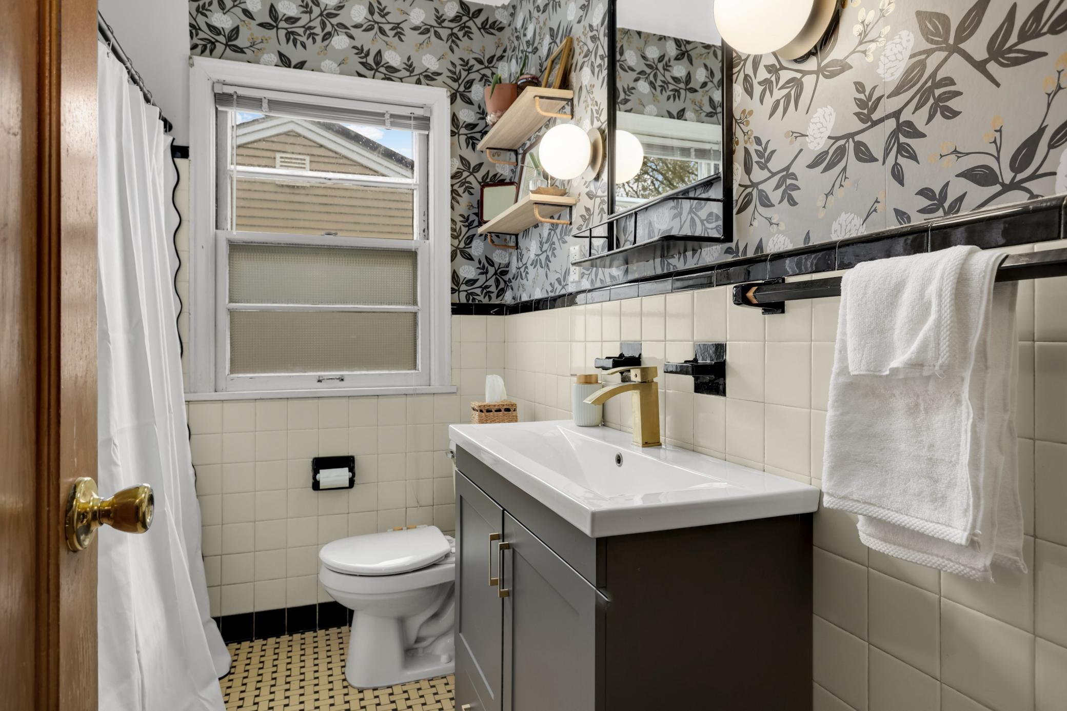 Chic main floor full bath