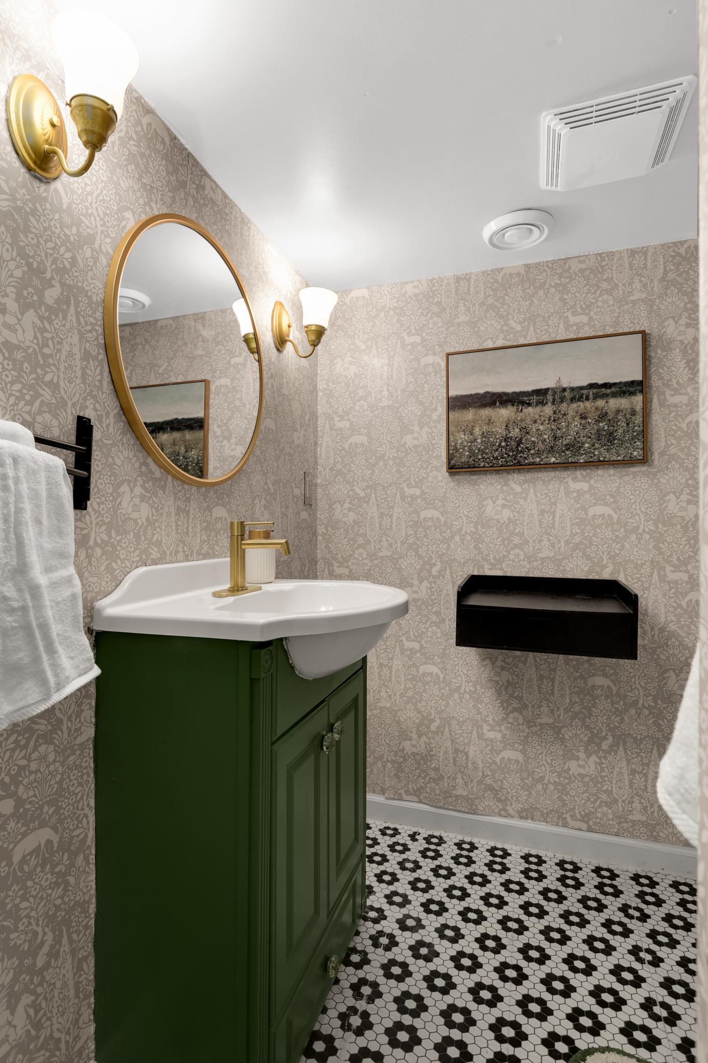 Lower level 3/4 bathroom.