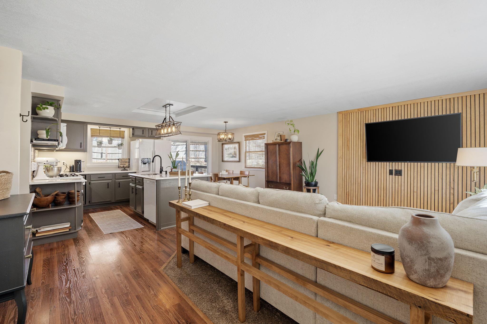 Beautifully decorated and open floor plan!