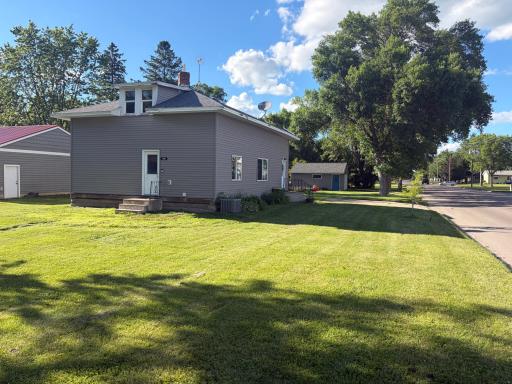 739 E 1st Street, Litchfield, MN 55355