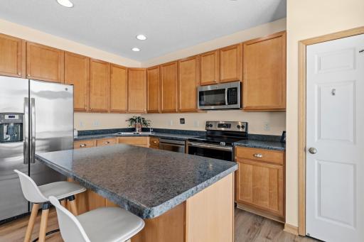 Enjoy the very best drinking and cooking water with the reverse osmosis system accessible at the kitchen sink.