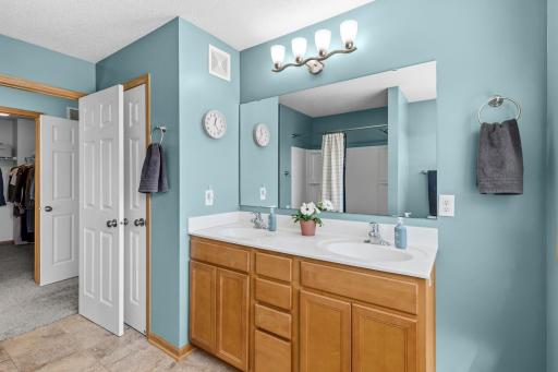 Dual vanity and linen closet in the primary bath