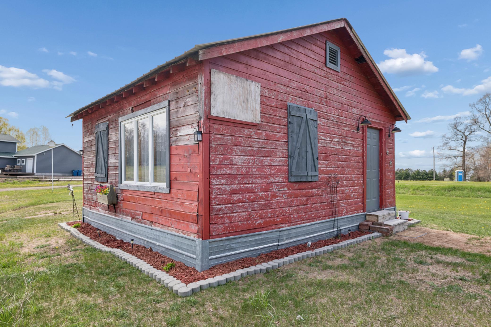 316 Wennerberg Shore Drive - Cozy, quiet and full of potential.