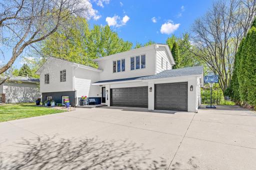 This is more than a house, it is your next chapter, the only thing missing is you. Welcome home to 6881 Redwing Lane, Chanhassen. ??