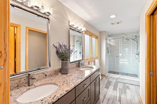 Double vanity sinks