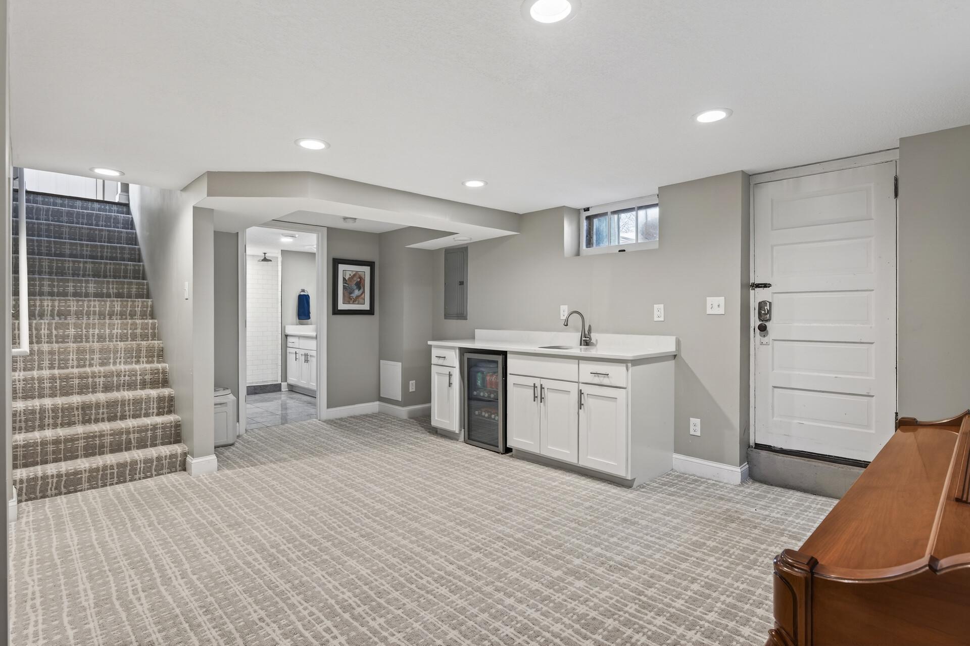 Awesome wet bar space for entertaining