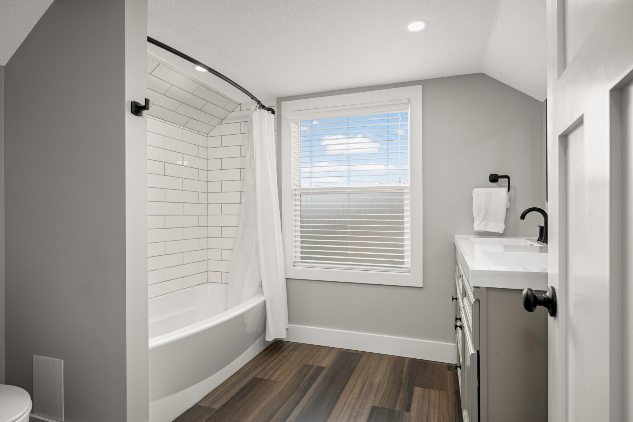 Ensuite primary bathroom