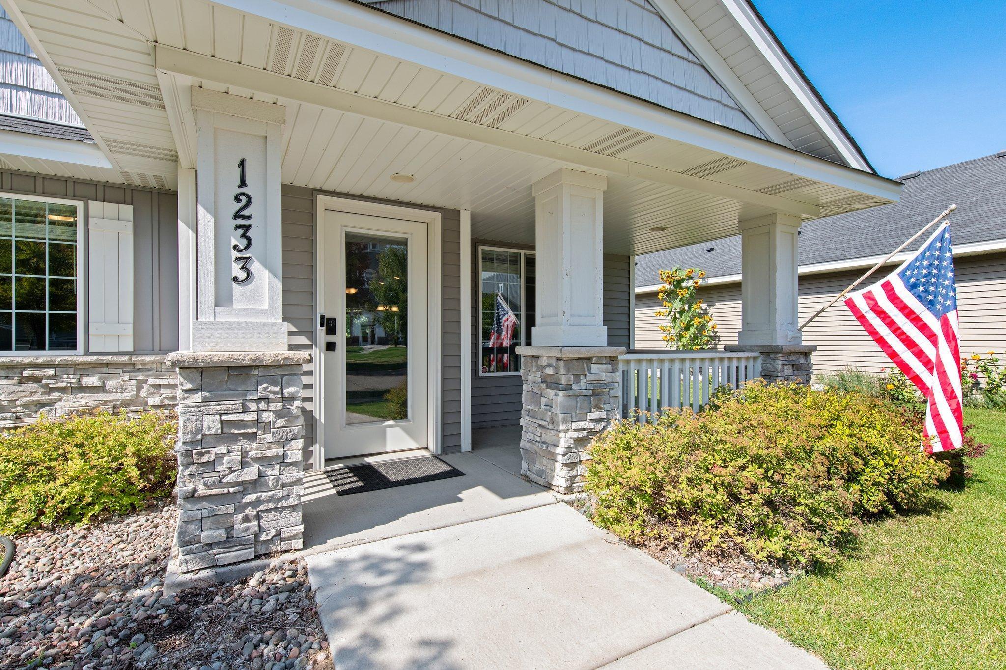 This 2 bedroom, 2 bathroom rambler has a lot to offer!