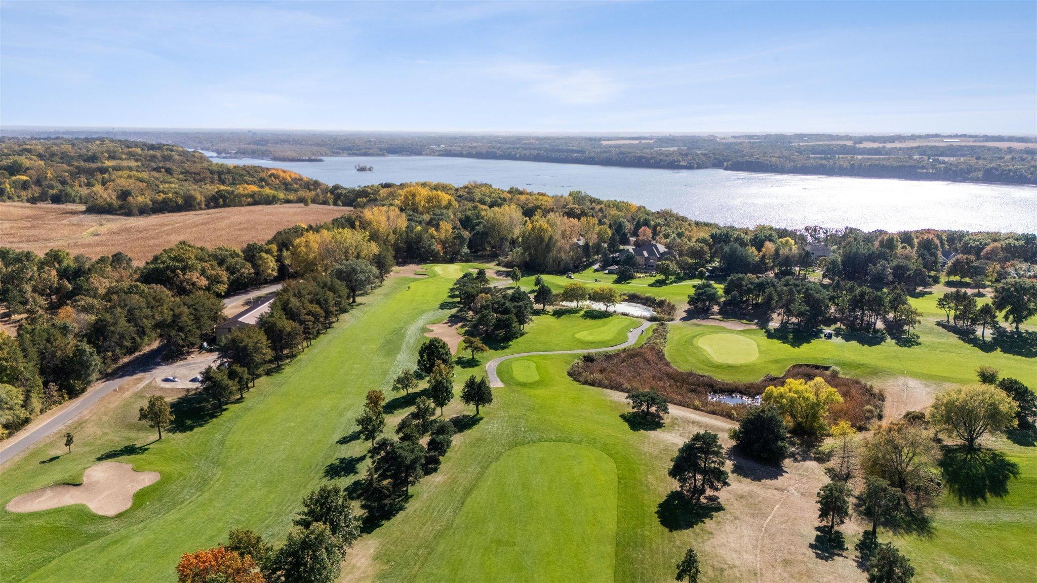 The River Oaks Golf Course is a beautifully-designed golf course located next to the Mississippi River Valley. Golf professionals and enthusiasts can level up their golfing skills in this 18-hole top-rated course surrounded by lush greeneries.