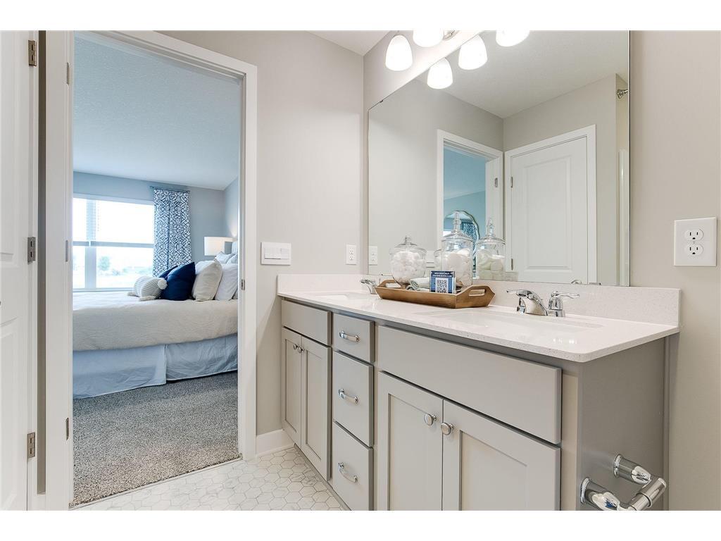 Double sink en-suite
