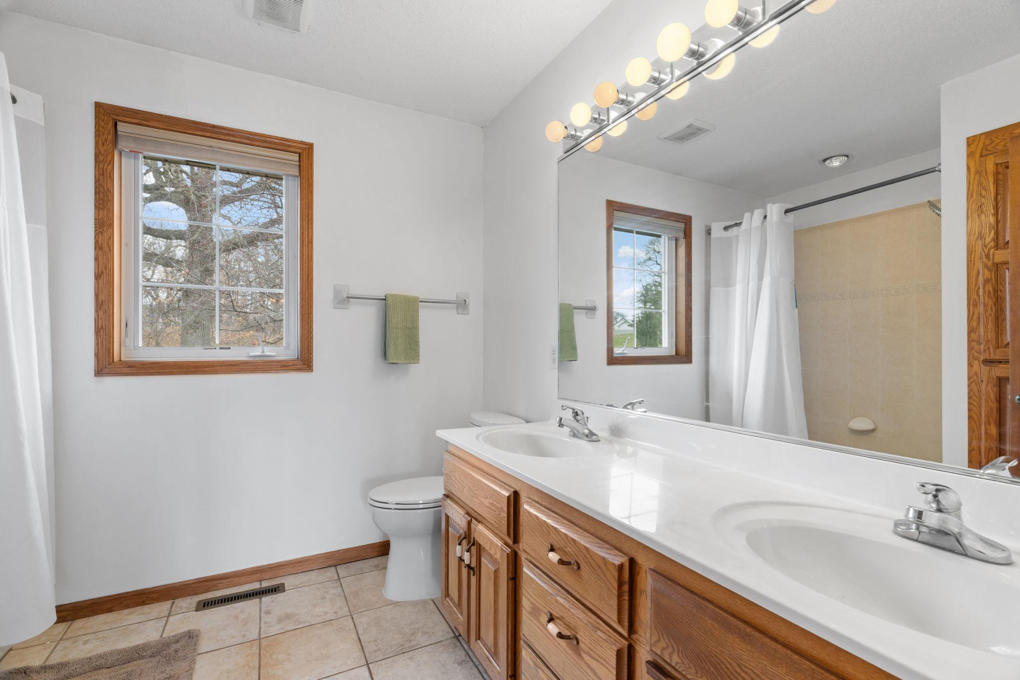 Main level full bath