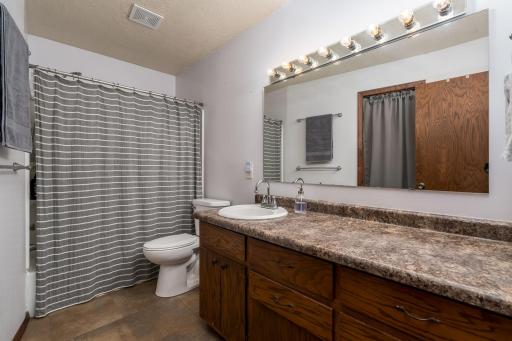 2712 E Main Street, Mankato, MN 56001