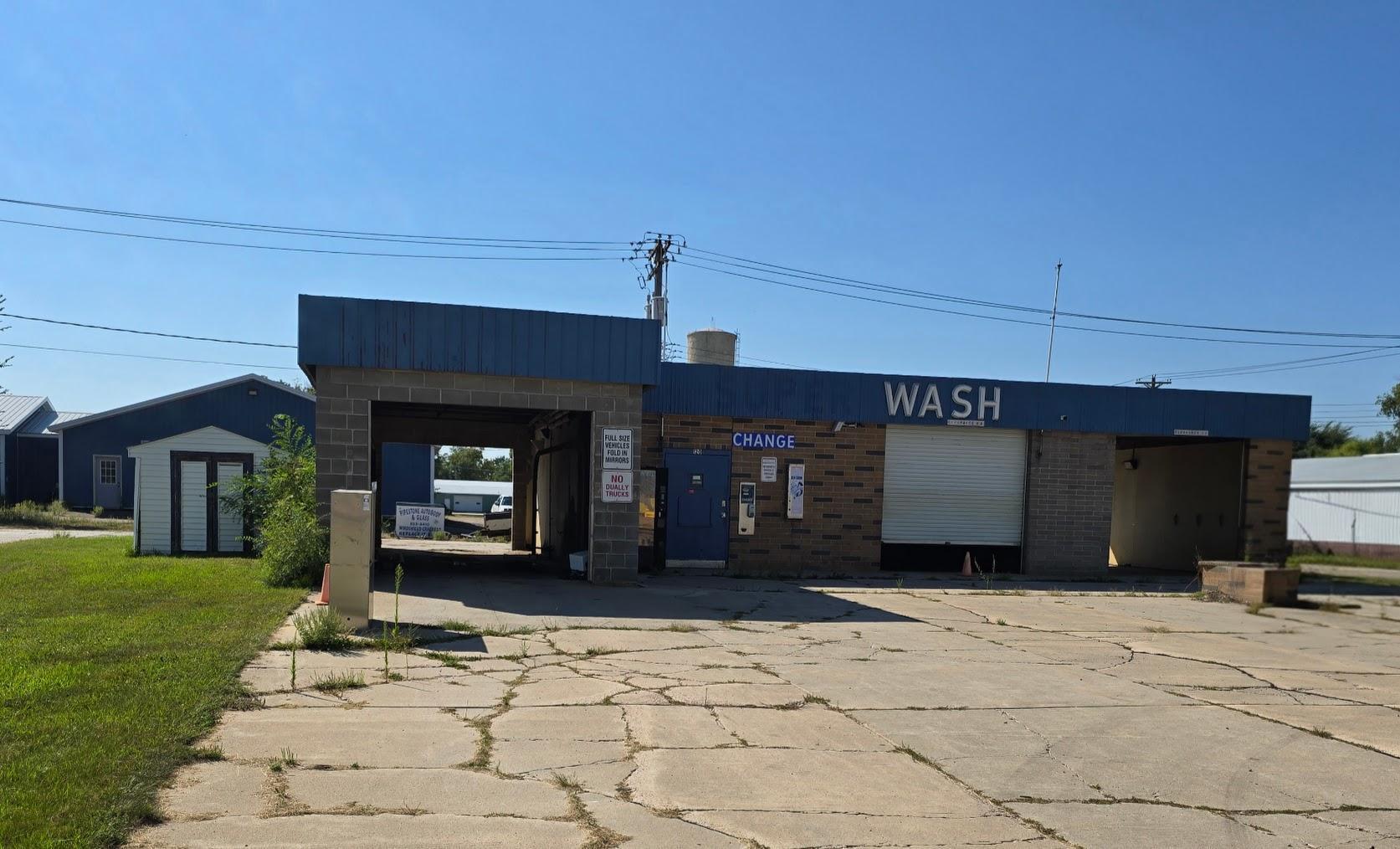 120 8th Ave NE-Previous 3 bay car wash