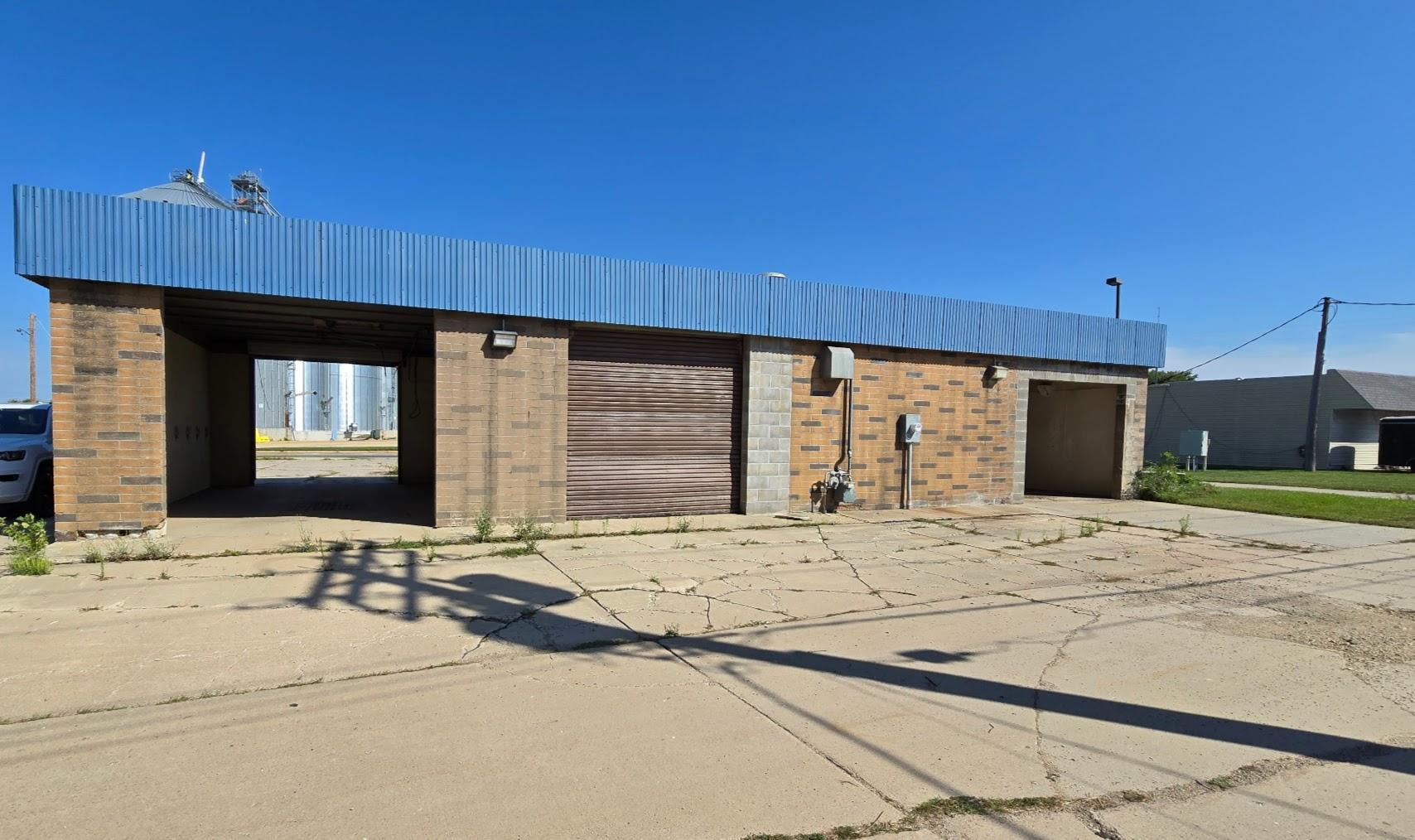 West side of building has alley access