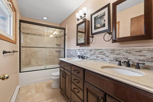 Large en-suite bathroom with double sinks and lots of vanity space.