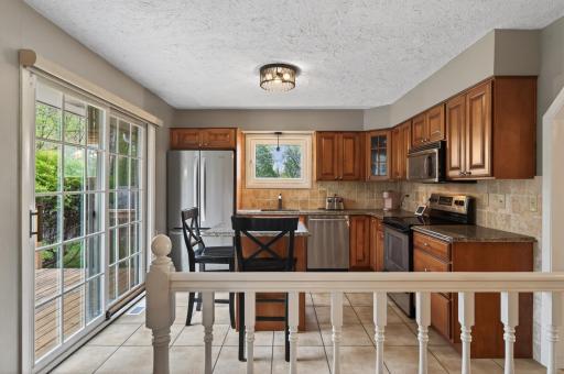 Kitchen walks out to the deck