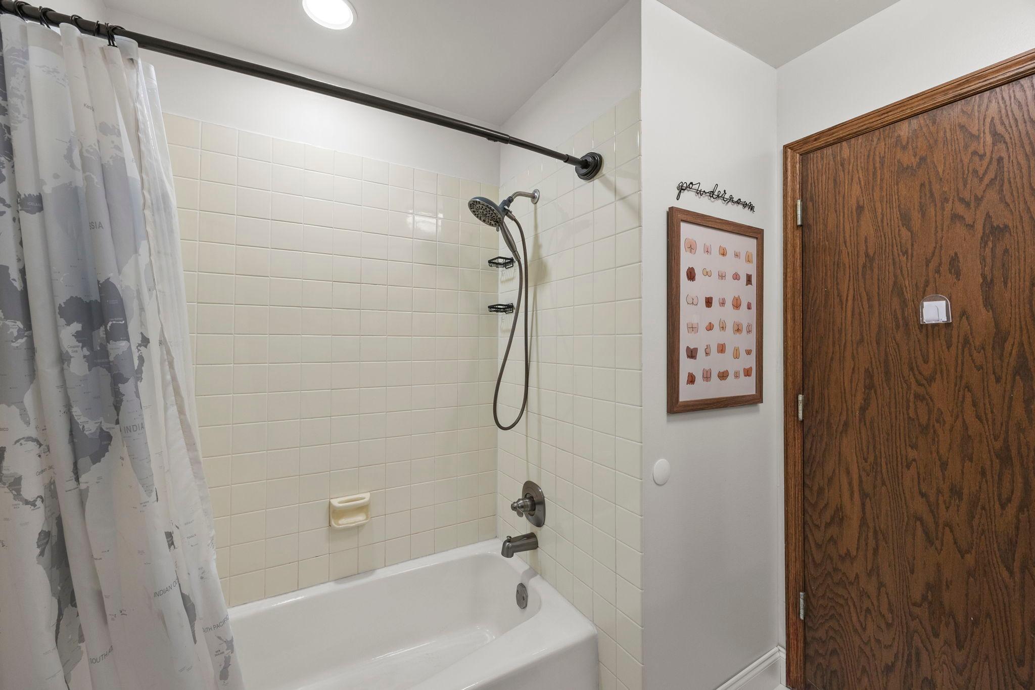 Tile surround in the full bath on the main level