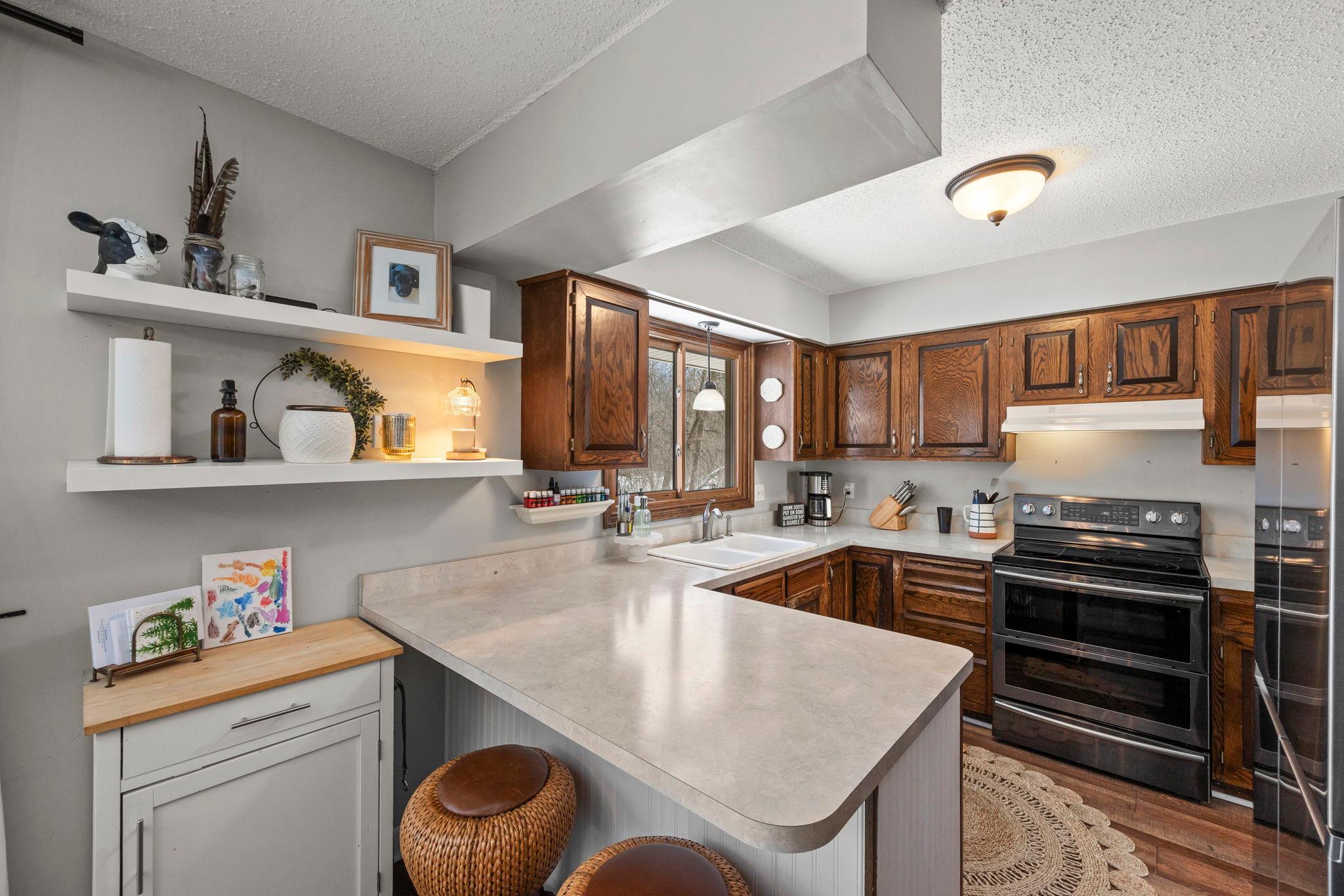 Breakfast bar in the kitchen