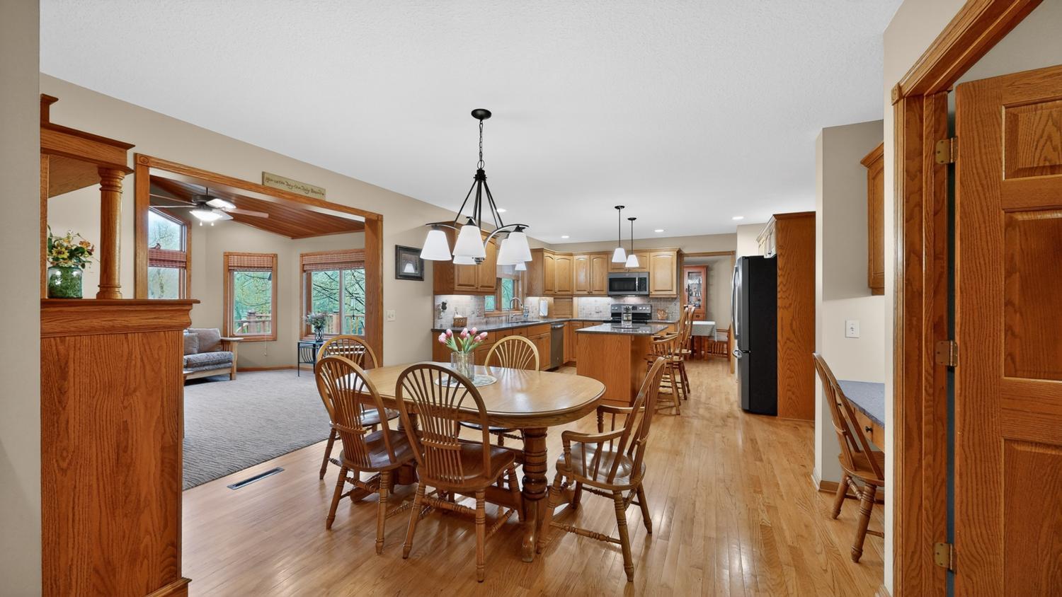 Eat-in kitchen