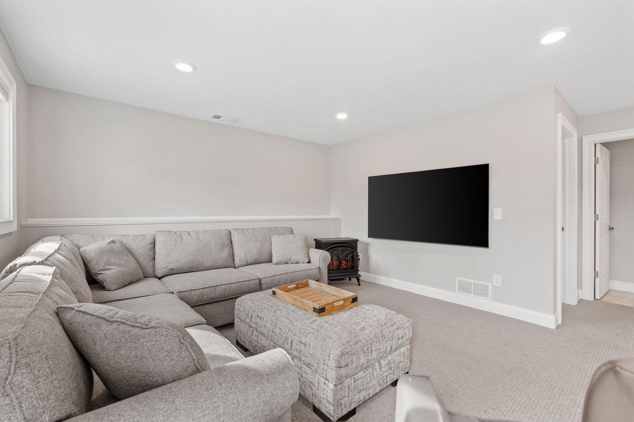 51-web-or-mls-12443 90th Ave N-51.jpg