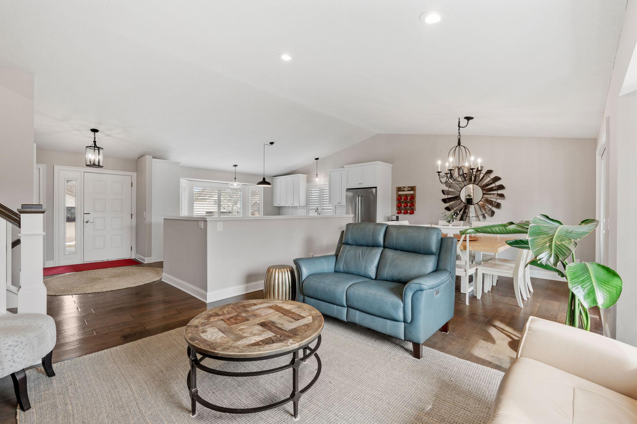 21-web-or-mls-12443 90th Ave N-21.jpg