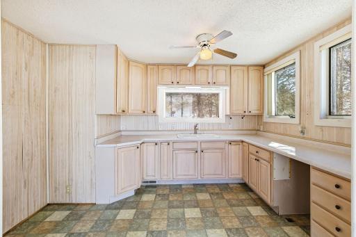 2652 Paradise Trail NW, Isanti, MN 55040