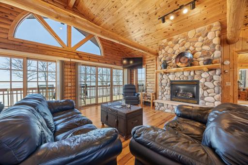 1380 S Shore Drive, Detroit Lakes, MN 56501