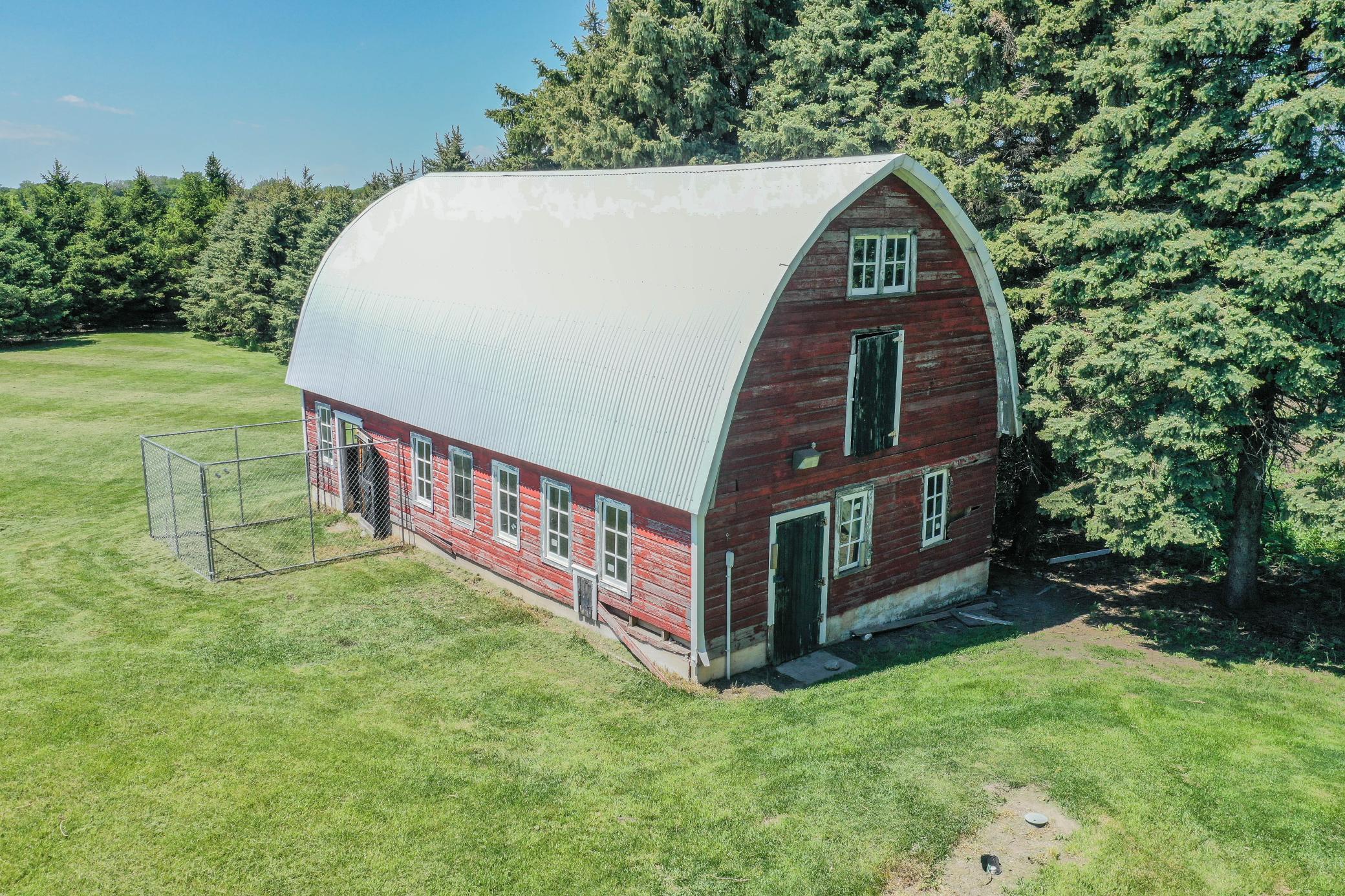19x35 - loft, electric, dog kennel