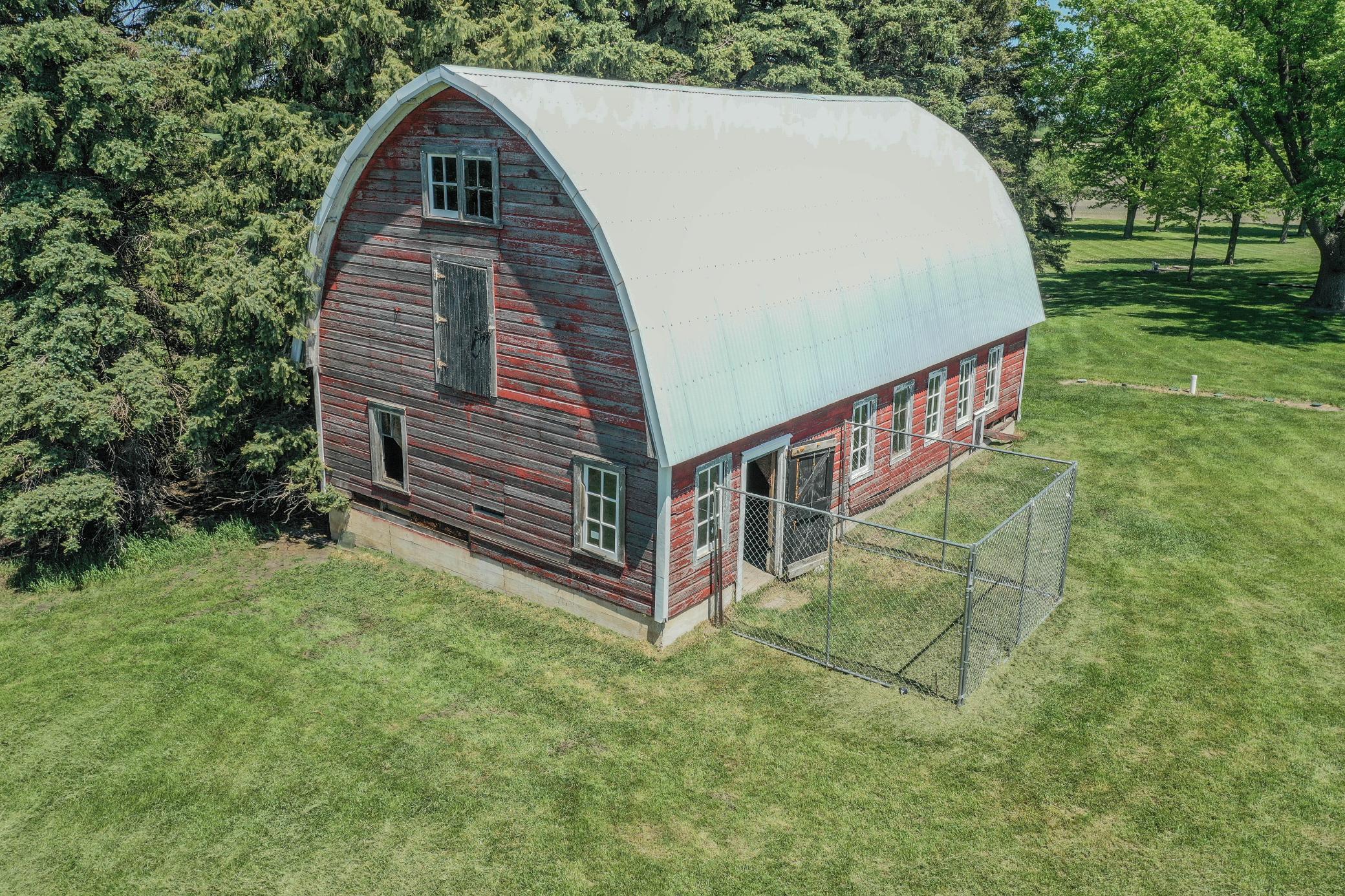 19x35 - loft, electric, dog kennel