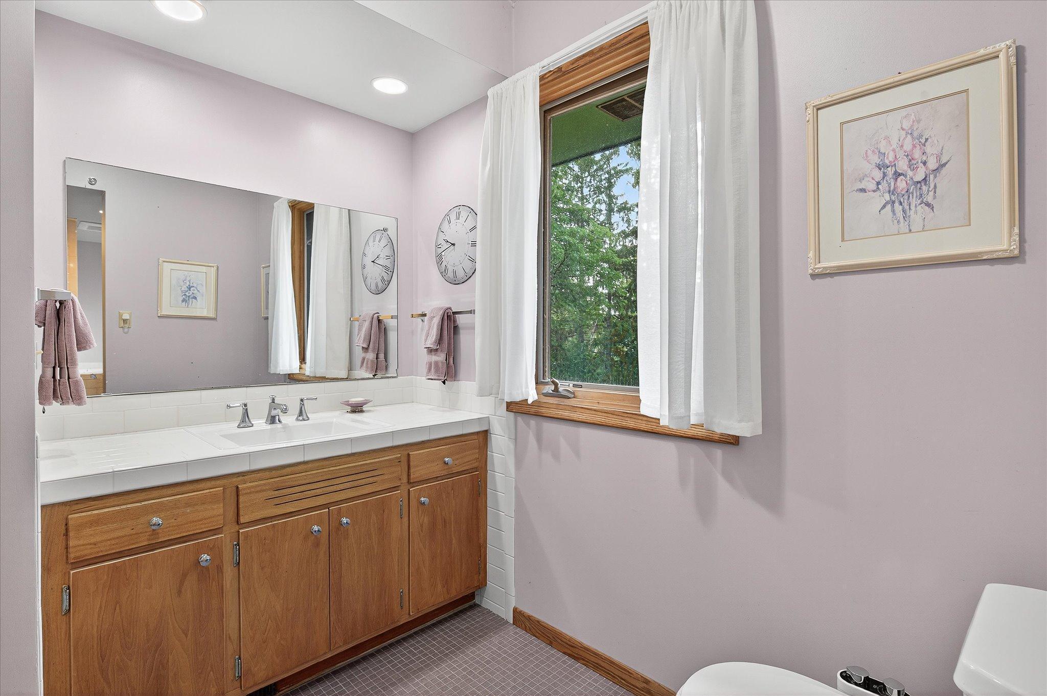 Main Floor Full Bath