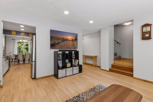 438 Pondridge Circle, Wayzata, MN 55391