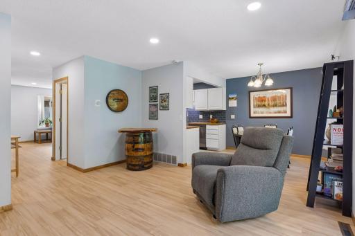 438 Pondridge Circle, Wayzata, MN 55391