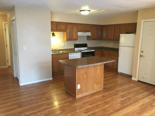 896 Wescott Square, Eagan, MN 55123