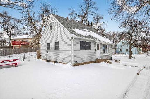 1427 Prosperity Avenue, Saint Paul, MN 55106