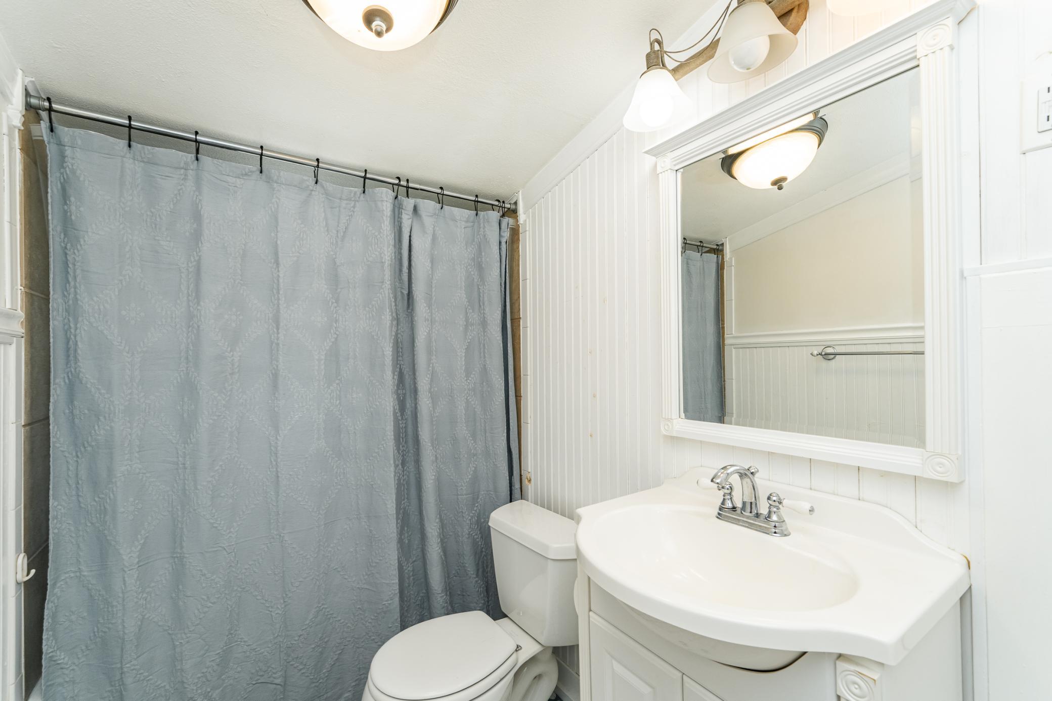 Full Bathroom (Upstairs)