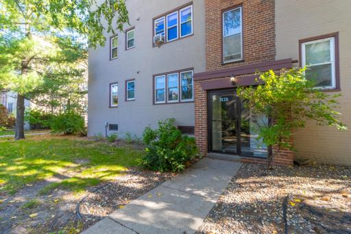 3128 W Bde Maka Ska Boulevard, 415, Minneapolis, MN 55416