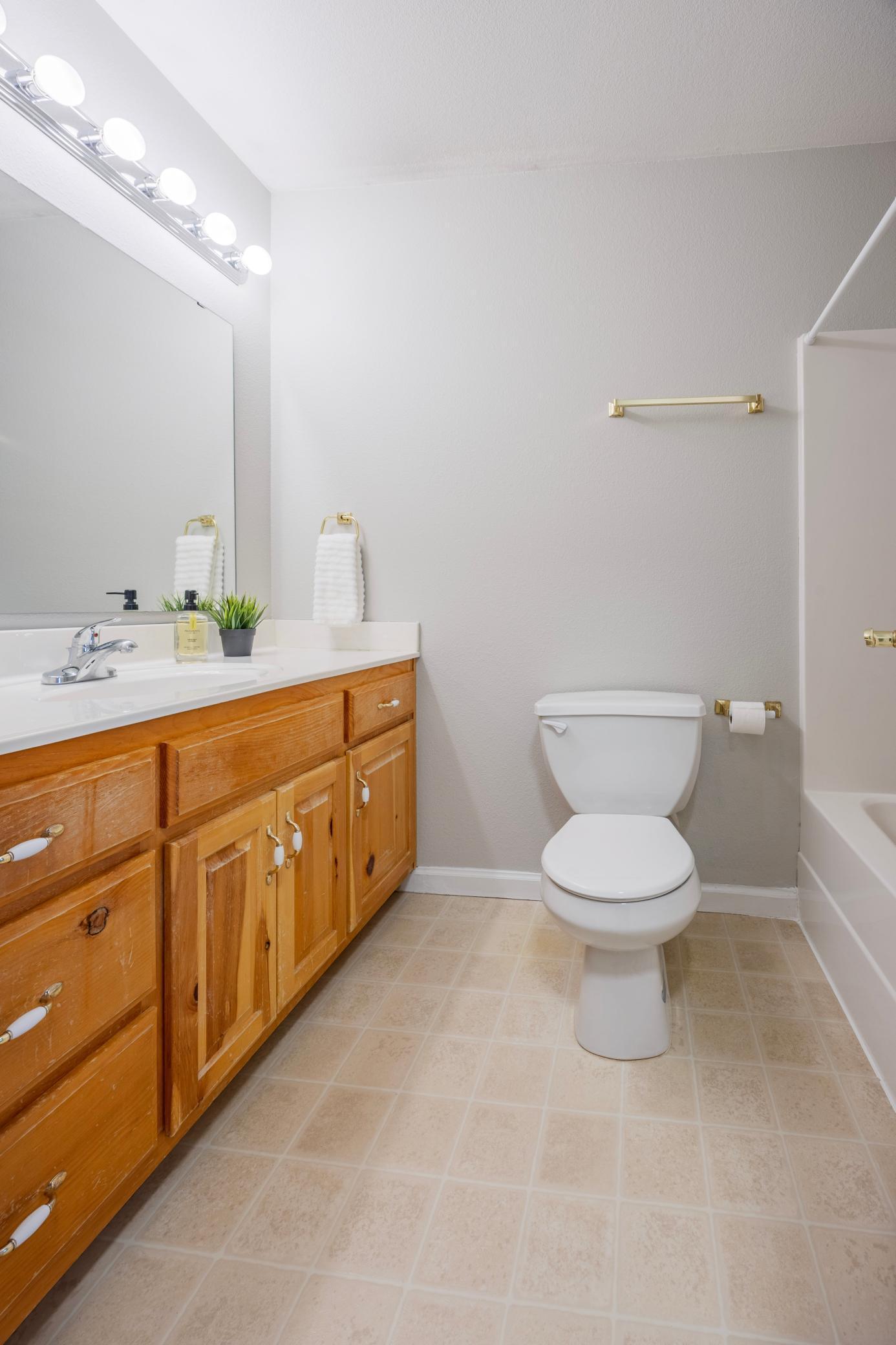 Upstairs full guest bathroom.