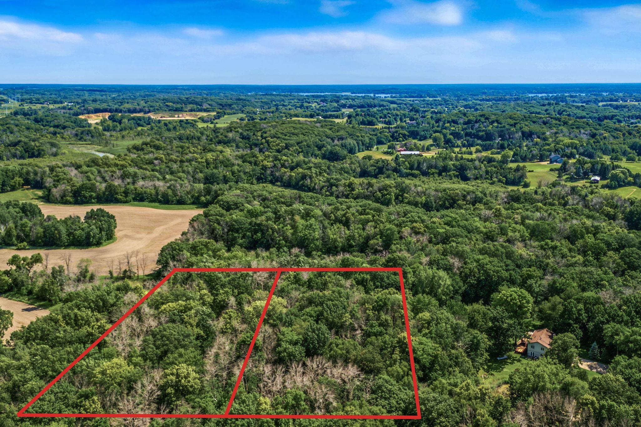 This is an image outlining the additional lot that is for sale (if you are looking for two!). The connected total is nearly 6 acres.