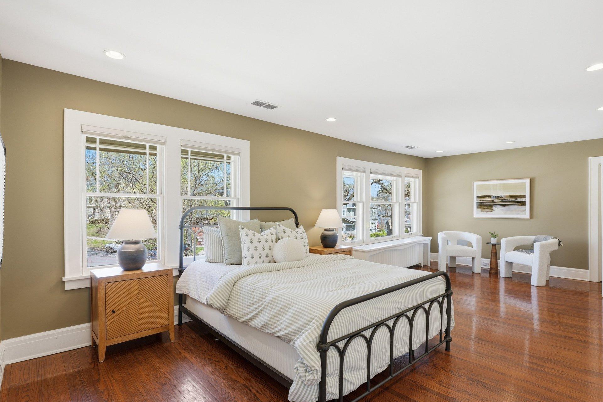 2200 Kenwood Parkway - Primary bedroom is light-filled and has room for all of your furniture, with space to spare for a sitting area