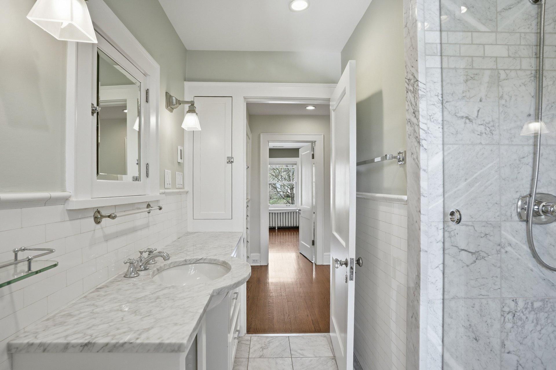 2200 Kenwood Parkway - Upper level shared bath