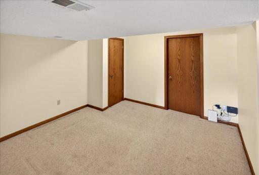 8920 Vickors Crossing, Brooklyn Park, MN 55443