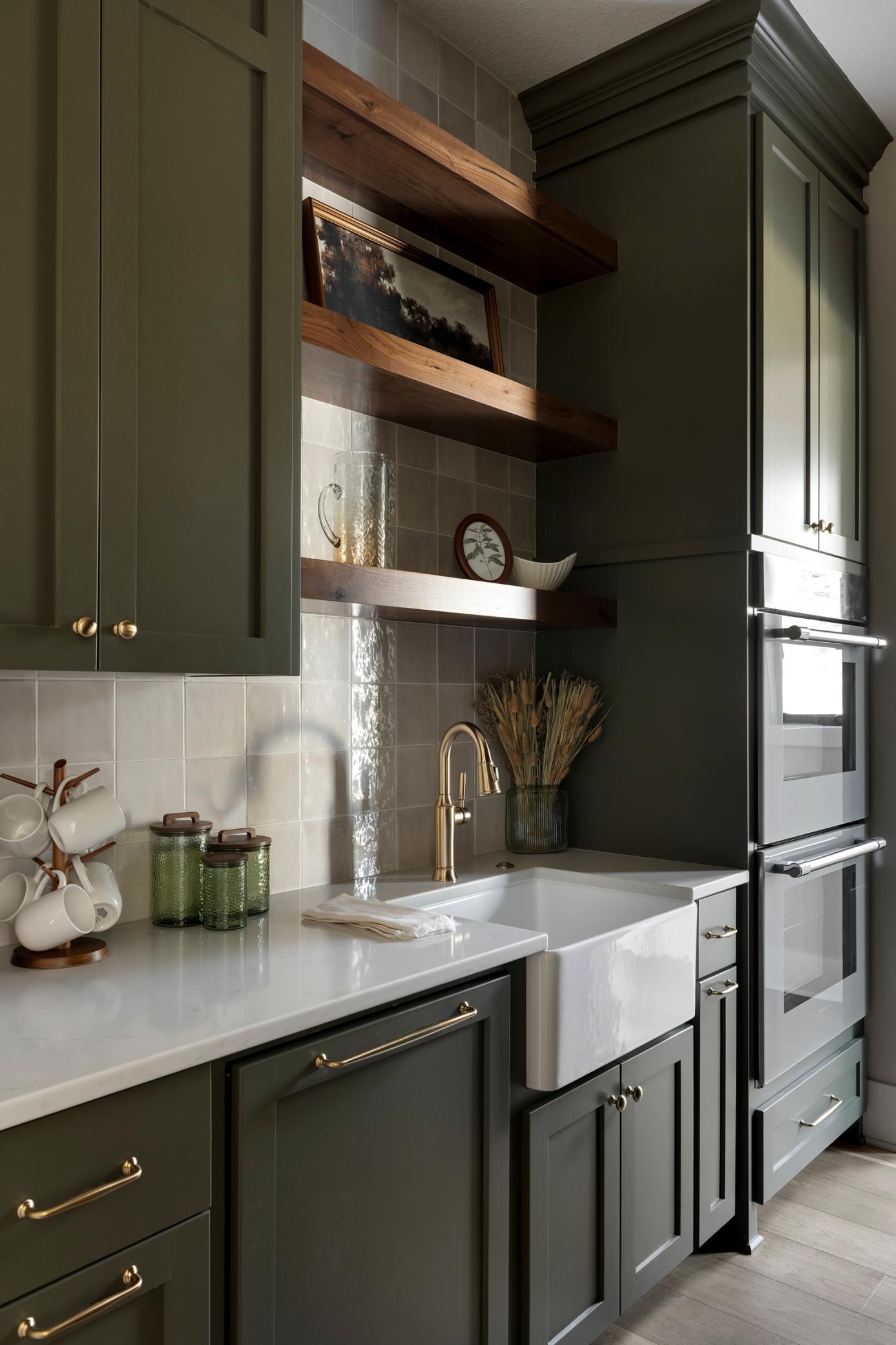 Pantry with double ovens & dishwasher